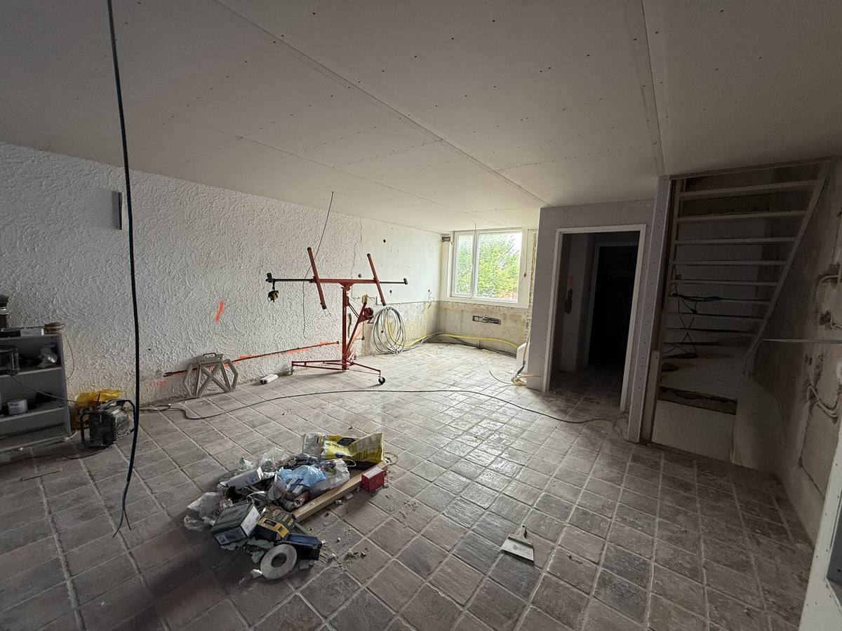 TV-wand in opbouw